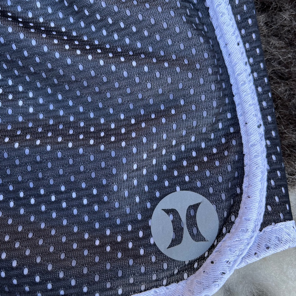 Hurley Women Medium Black White Mesh Hot Shorts Low Rise Reflective Back Pocket - Picture 2 of 7